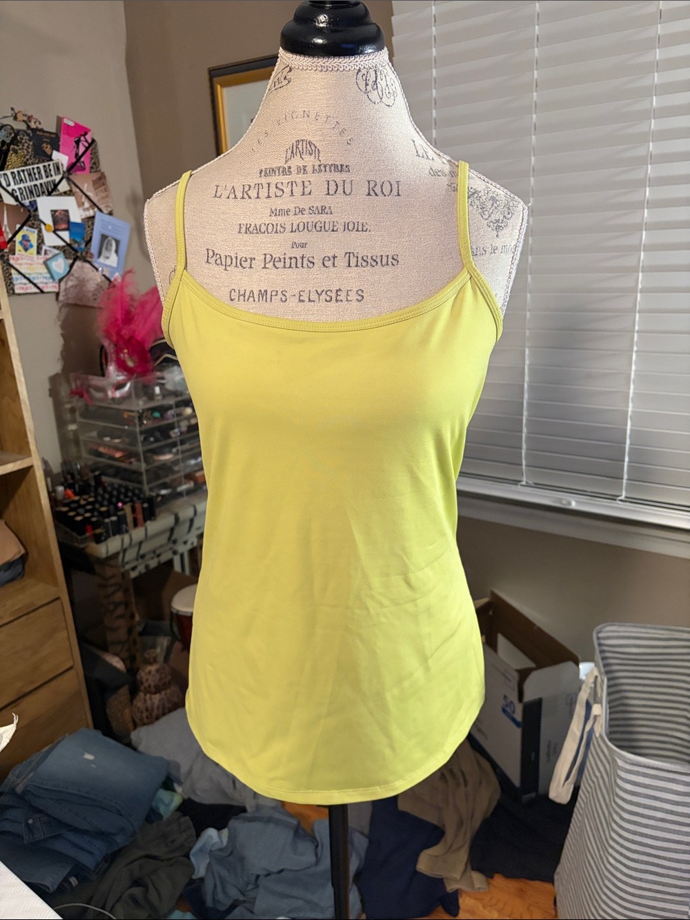 Ny & Company Chartreuse Women's Spaghetti Strap Camisole with Bra - Medium